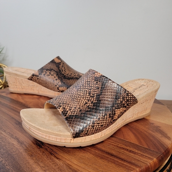 Baretraps Flossey Snakeskin Print Women's Brown Wedge Slide Sandals Size 9.5 - Picture 4 of 17